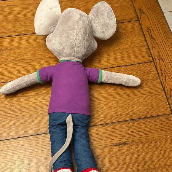 Chuck E Cheese - Picture 3 of 3